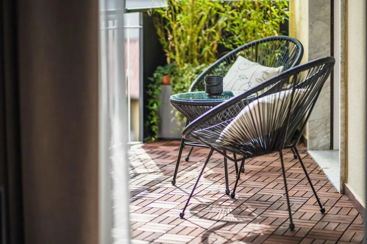 Gaby Lake Suites Como 0*,